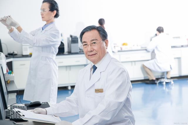 “一洗一喷”生发术：